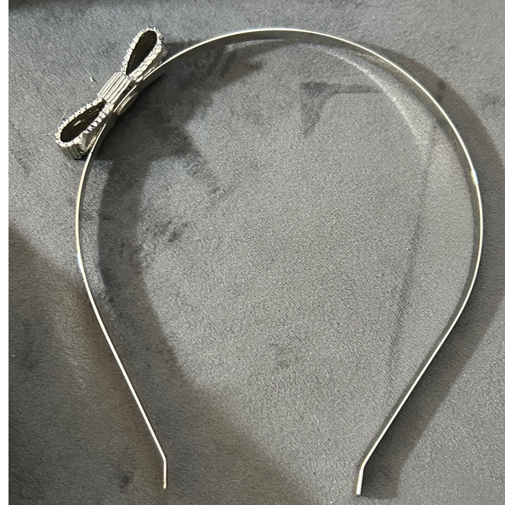 Cookie Lee Silver Tone Metal Bow Headband Slim Ribbed Detail Hair Accessory
